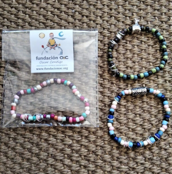 Pulsera de perlas contra el cáncer infantil